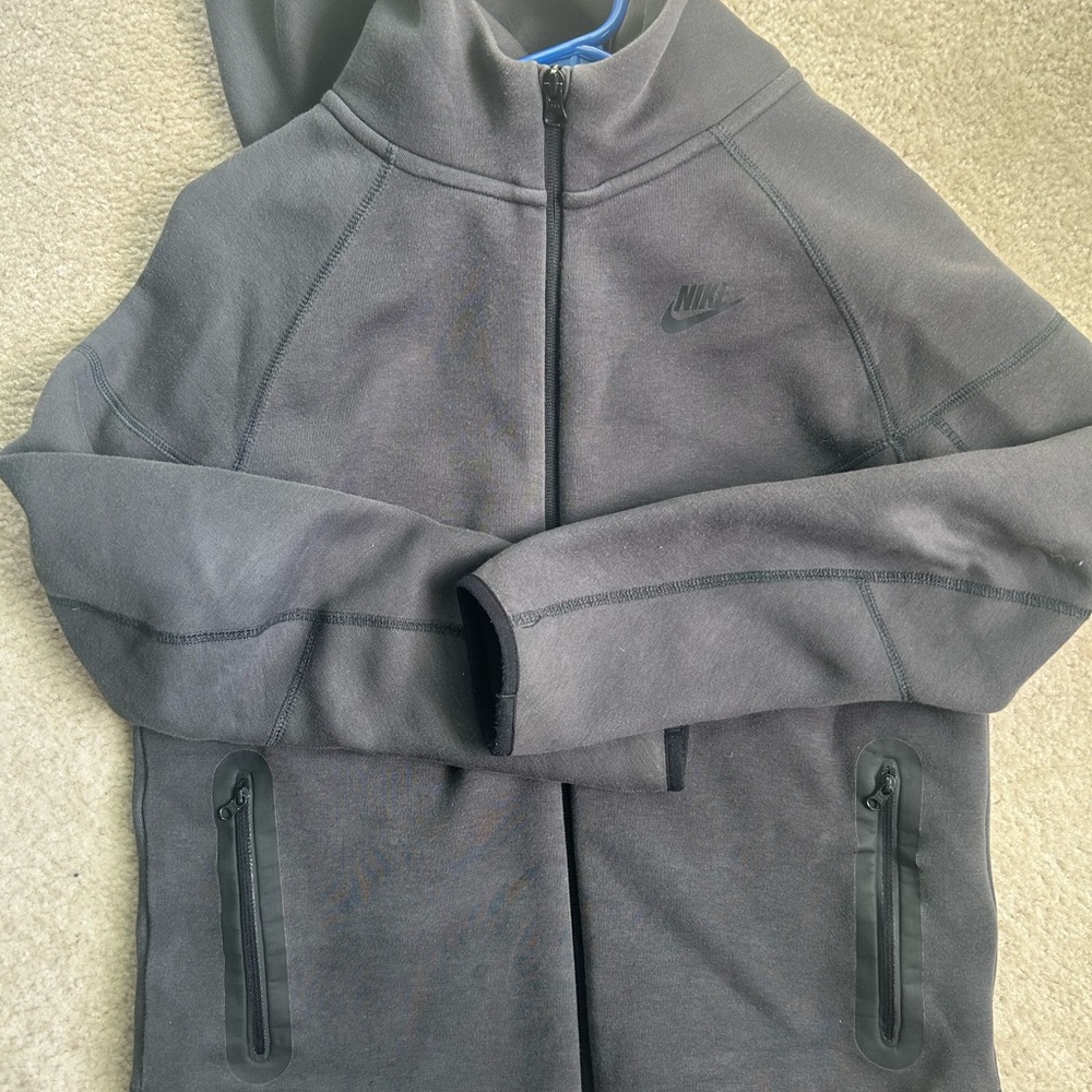 Nike Tech - Picture 2 of 3